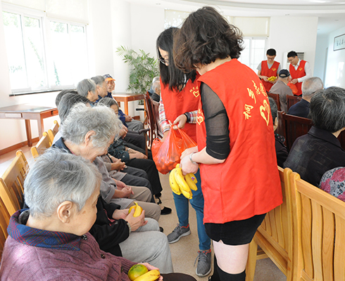 重陽節(jié)慰問孤寡老人